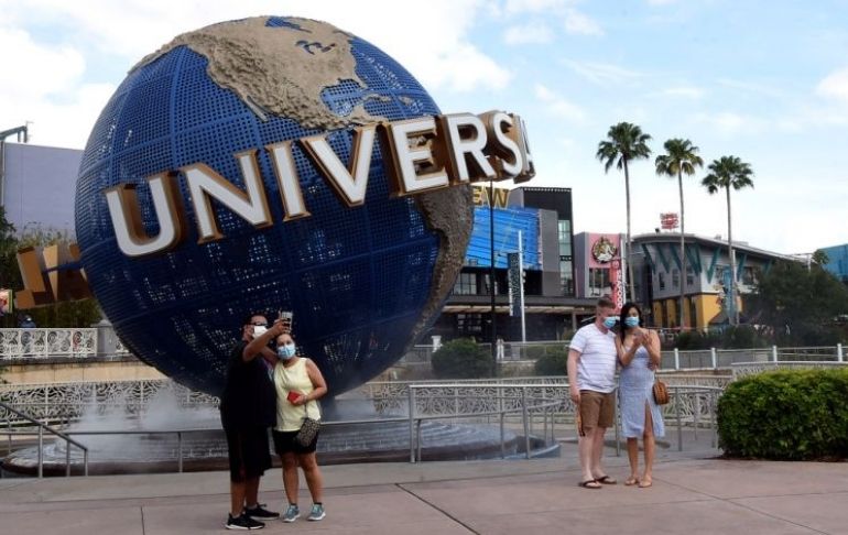 Portada: Uso de mascarilla vuelve a ser obligatorio en parque temático Universal de Orlando