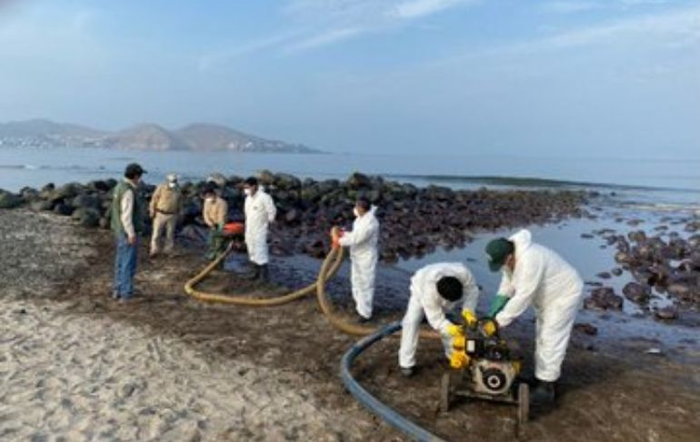 Portada: Bahía de Ancón: Más de 4 mil galones de petróleo son extraídos de zonas afectadas