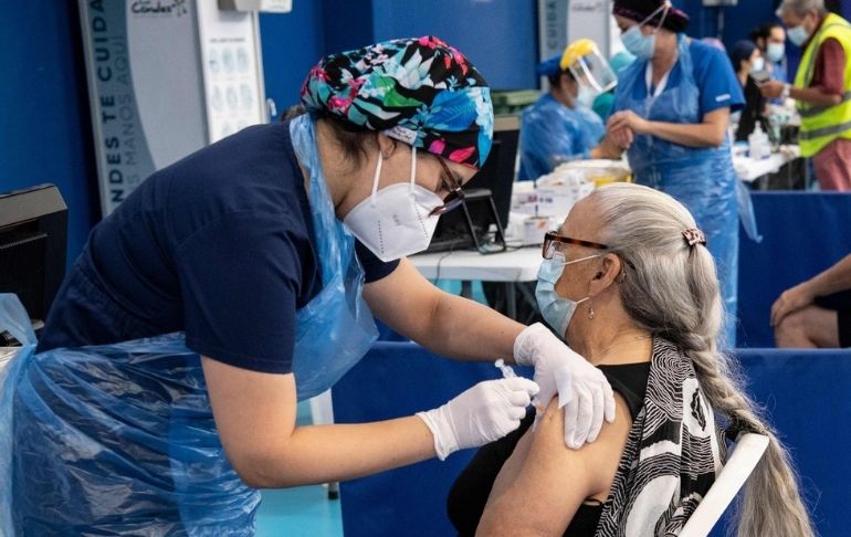 COVID-19: Chile se convierte en el segundo país del mundo en aplicar la cuarta dosis