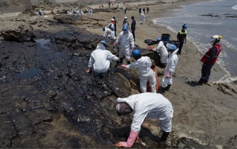 Comisión de Fiscalización investigará derrame de petróleo en mar de Ventanilla