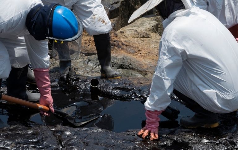 Unos 6 mil barriles de petróleo derramó la empresa Repsol, señaló el ministro del Ambiente
