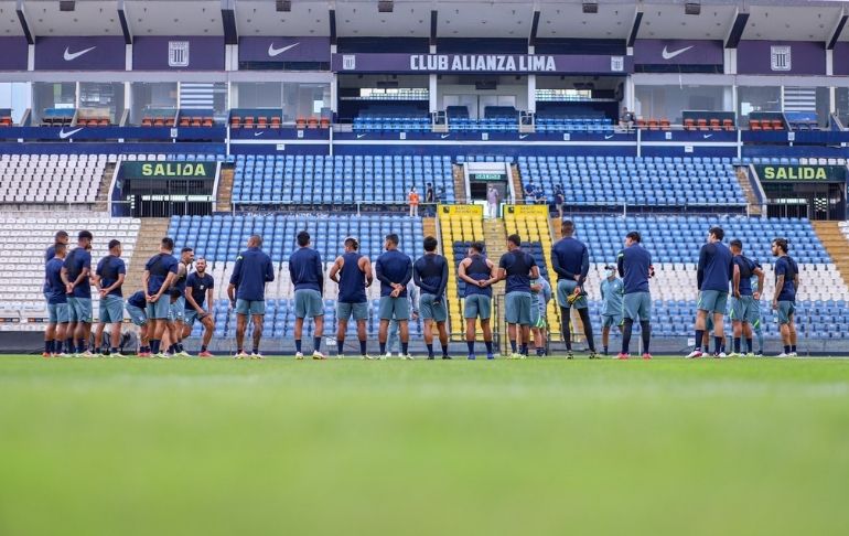 Portada: Alianza Lima postergó Noche Blanquiazul y suspendió entrenamientos por el rebrote de COVID-19