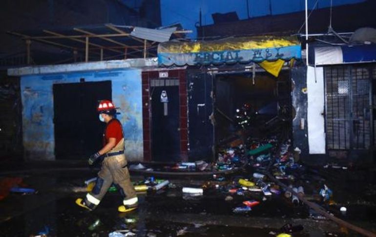 Portada: Villa María del Triunfo: incendio en mercado dejó afectados cerca de 30 puestos