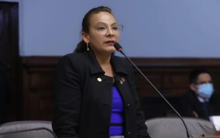 Kira Alcaraz, congresista de Somos Perú, informó que dio positivo a la COVID-19