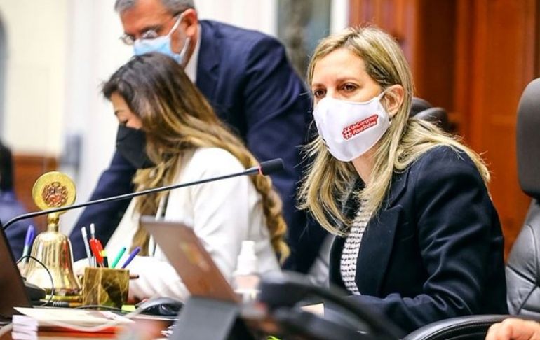 María del Carmen Alva exige a Repsol y al Gobierno asumir responsabilidades por derrame de petróleo