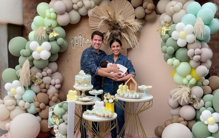 Maricarmen Marín y Sebastián Martins celebraron el primer mes de su hija