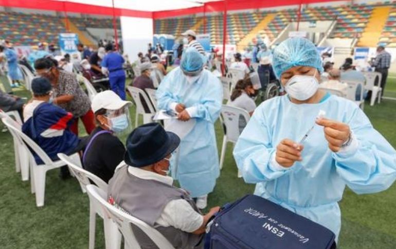 Portada: COVID-19: Los mayores de 50 años deben tener dosis de refuerzo para ingresar desde hoy a lugares cerrados