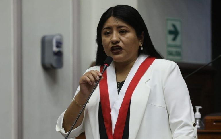 Congresista Nieves Limachi deja Perú Libre y se adhiere a bancada Perú Democrático