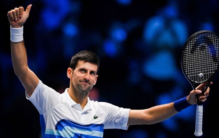 Portada: Novak Djokovic espera la decisión del Tribunal para jugar el Abierto de Australia