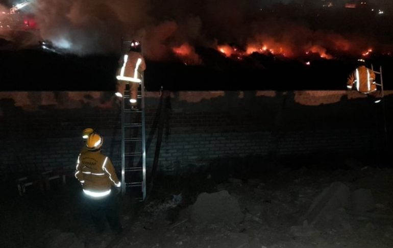 Portada: Chorrillos: Reportan incendio en un predio cercano a Los Pantanos de Villa