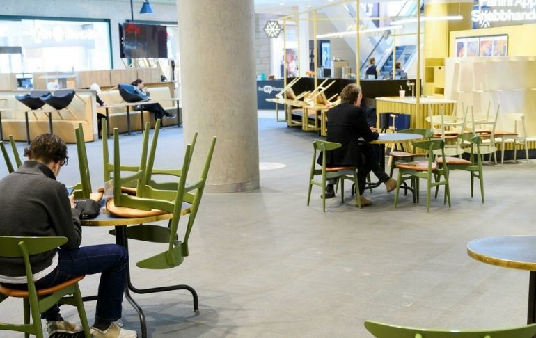 Suecia cierra cafés y restaurantes a las 11:00 p.m. por aumento de casos COVID-19