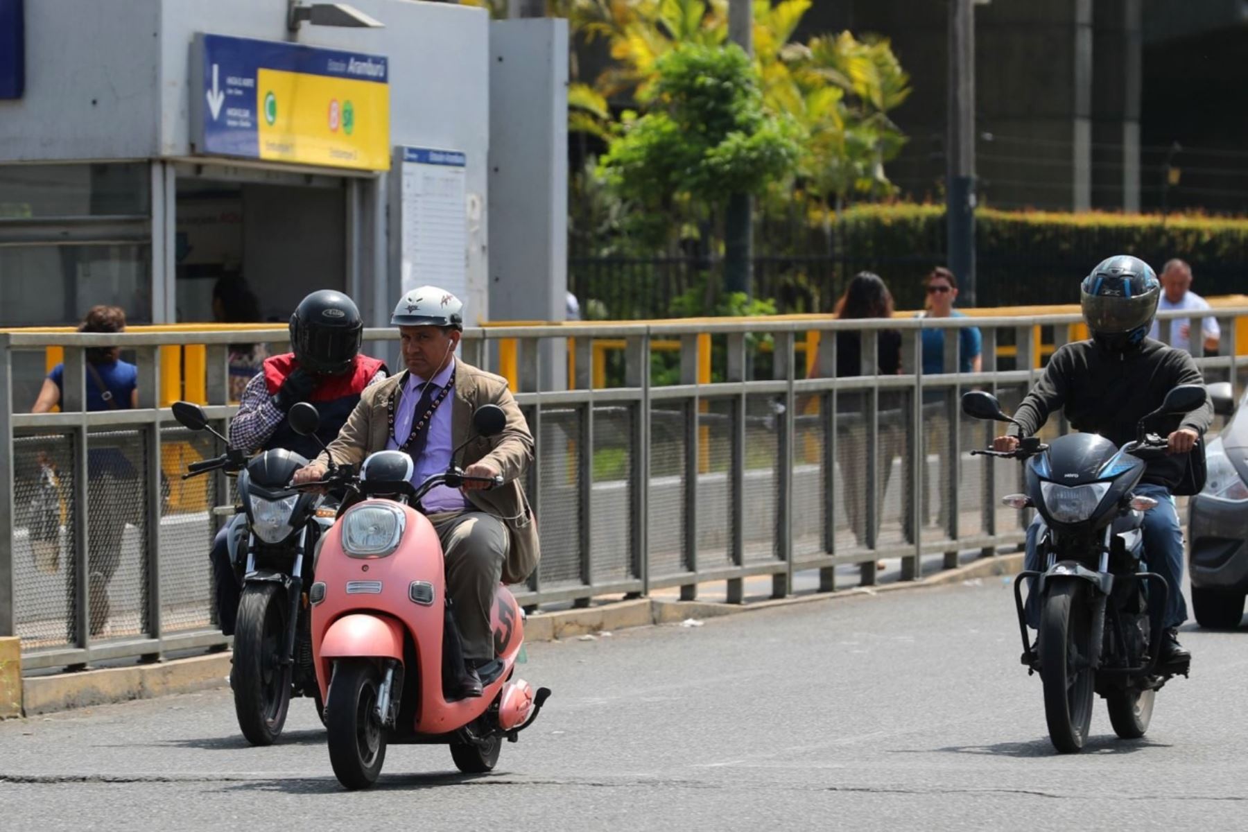 Portada: PCM aprueba proyecto para que solo una persona viaje en moto lineal, informó el ministro del Interior