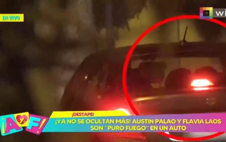 Flavia y Austin vuelven a ser captados besándose, esta vez en un auto