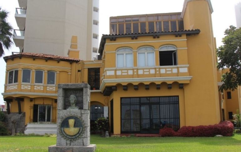 Portada: Colegio Médico del Perú exige la renuncia de Hernán Condori al Ministerio de Salud
