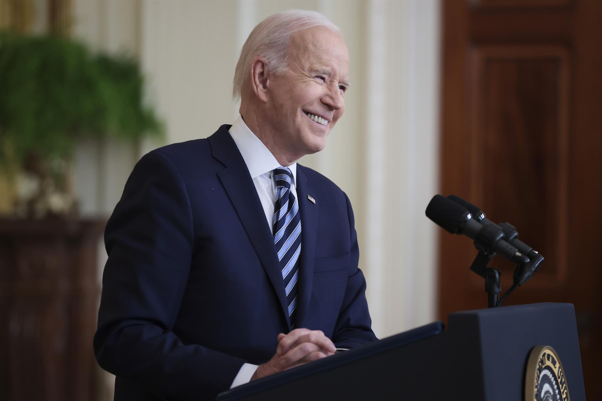 Portada: Joe Biden promete que Putin "será un paria en la escena internacional"