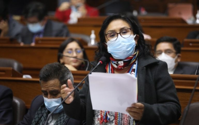 Katy Ugarte presenta moción para proponer y elegir reemplazo de Walter Gutiérrez en la Defensoría