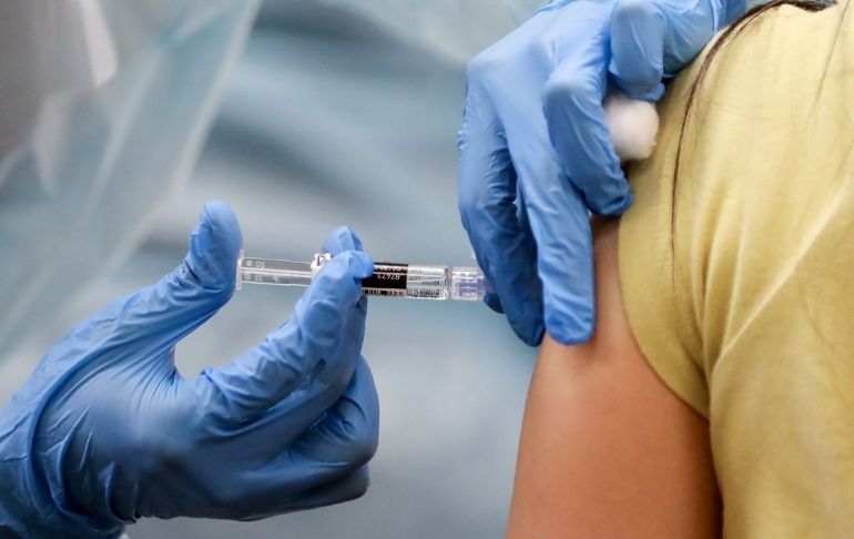 Portada: Minsa: Perú está preparado para aplicar una eventual cuarta dosis de la vacuna COVID-19
