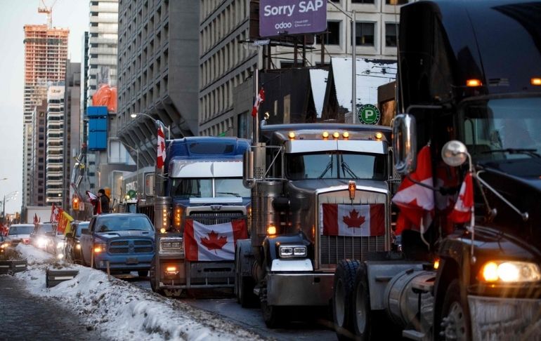 Mayoría de canadienses rechazan protestas antivacunas en Ottawa