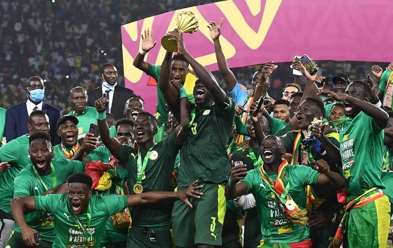 Portada: Senegal premia con dinero y terrenos a los futbolistas por ganar la Copa de África