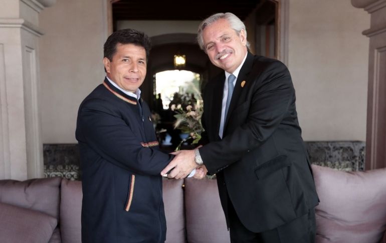 Pedro Castillo agradece al presidente argentino, Alberto Fernández, por el apoyo a su gestión