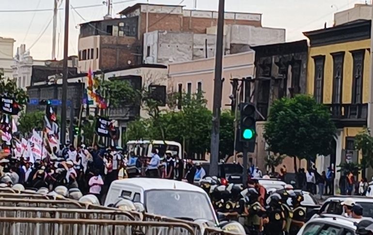 Portada: Registran manifestaciones de simpatizantes de Perú Libre en contra del Congreso [VIDEO]