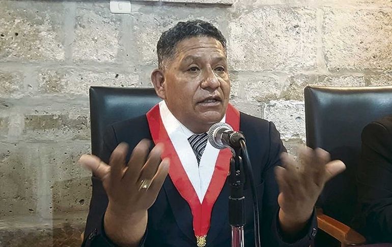 Portada: Esdras Medina: "Pedro Castillo está comprando votos de congresistas por obras para evitar la vacancia"