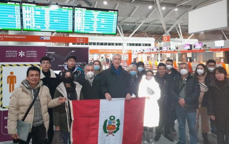 Cancillería: primer grupo de peruanos que huyeron de Ucrania llega esta noche al país