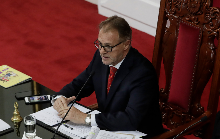 Jorge Muñoz retirará las rejas de la Plaza de Armas