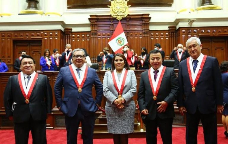 Podemos Perú deja de ser bancada luego de la renuncia de Carlos Anderson