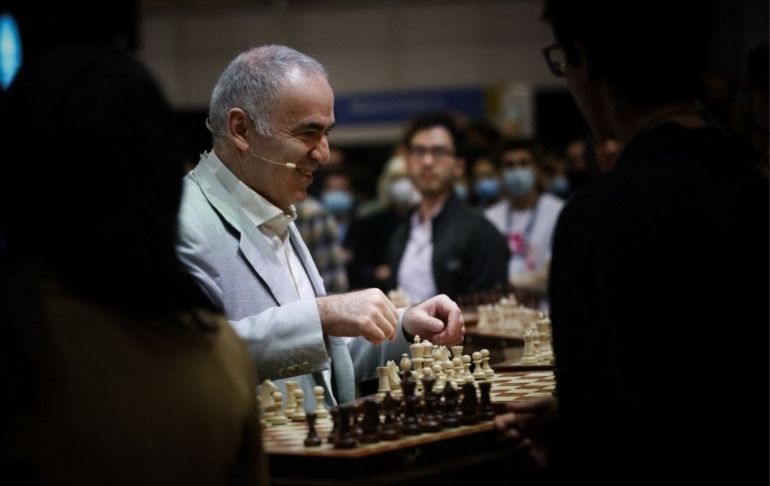 Portada: Gary Kasparov, leyenda rusa del ajedrez: "Vladimir Putin es un dictador demente"