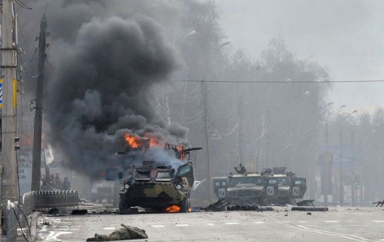 Ucrania: más bombardeos rusos al octavo día de la invasión y EE.UU. envía misiles a Kiev