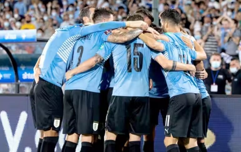 Portada: Eliminatorias Qatar 2022: Uruguay reserva 45 futbolistas para decisivo duelo ante Perú