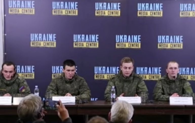 Soldados rusos capturados lamentan y piden perdón por invasión a Ucrania