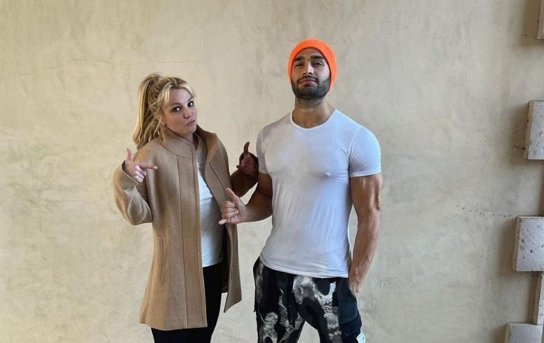 Portada: Britney Spears anuncia que está embarazada de su primer hijo con Sam Asghari