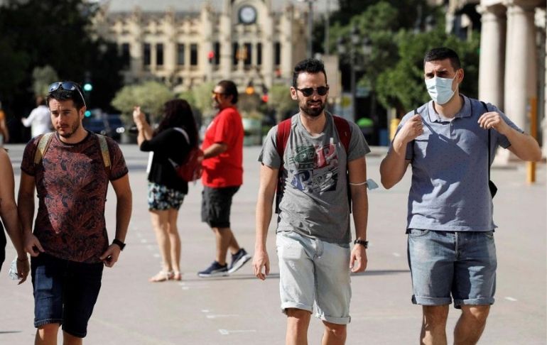 Portada: Chile anuncia que el uso de mascarillas no será obligatorio en lugares abiertos desde el 14 de abril