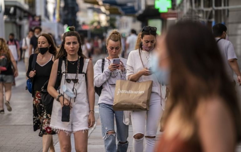 España: eliminan el uso de mascarilla en casi todos los interiores