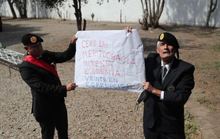 Portada: Excomandos de Chavín de Huántar exigen la renuncia de Pedro Castillo