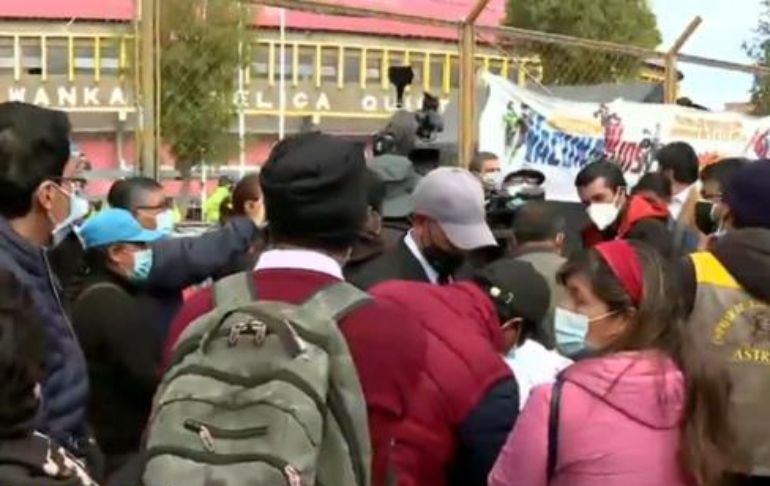 Huancayo: reportan que dirigentes son impedidos de ingresar a reunión con ministros y Pedro Castillo