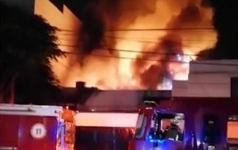 Portada: San Borja: incendio consumió vivienda que almacenaba scooters, motos y bicicletas