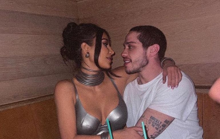 Portada: Kim Kardashian y Pete Davidson publican sus primeras fotografías como pareja