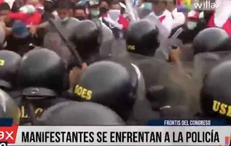 Portada: Marcha contra Pedro Castillo: manifestantes se enfrentan a la Policía en la Avenida Abancay