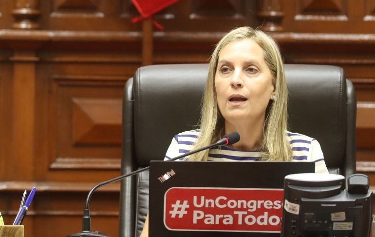 María del Carmen Alva se solidariza con Pedro Barreto tras insulto de Aníbal Torres