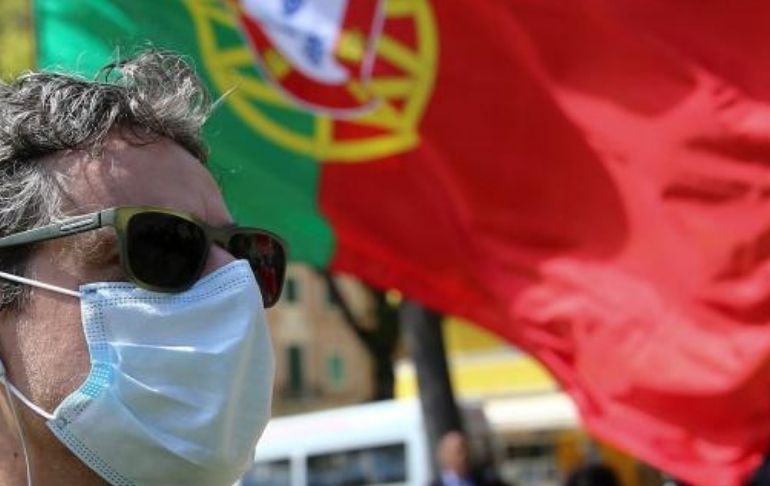Portada: Portugal pone fin al uso obligatorio de mascarillas en espacios cerrados
