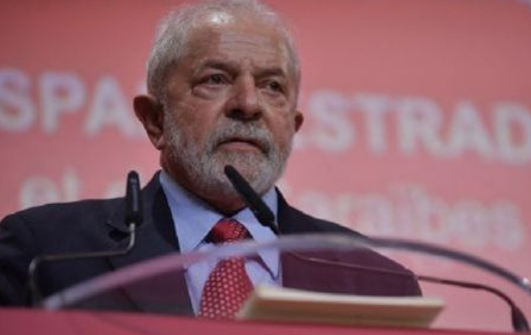 Portada: Lula da Silva y abogados celebran la "histórica" decisión de la ONU sobre su proceso
