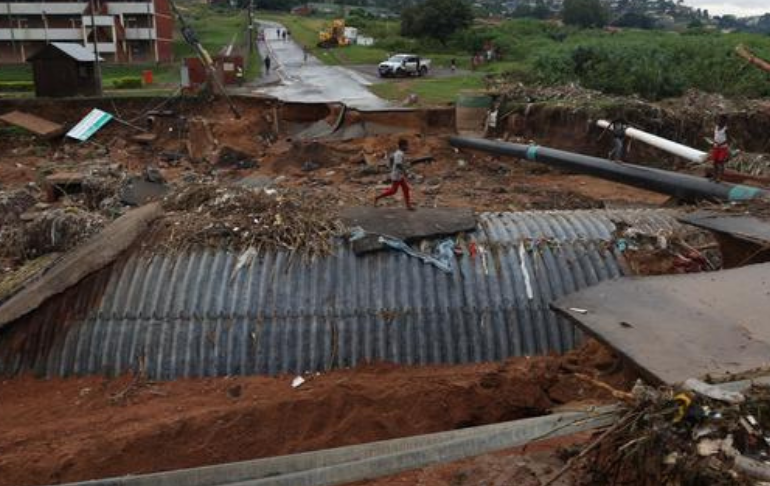 Sudáfrica: las graves inundaciones suman 398 muertos y 27 desaparecidos