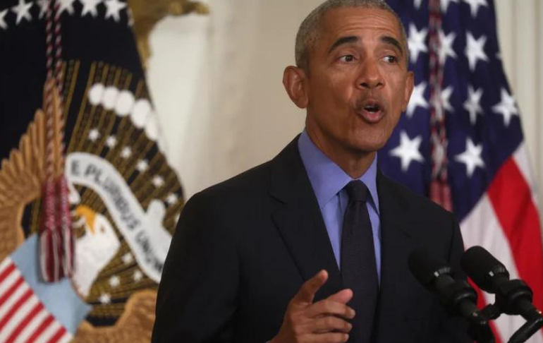 Portada: Barack Obama pide regular las redes sociales