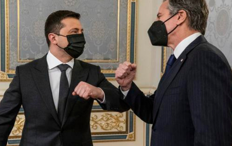 Ucrania: funcionarios estadounidenses se reúnen con Volodímir Zelenski en visita a Kiev