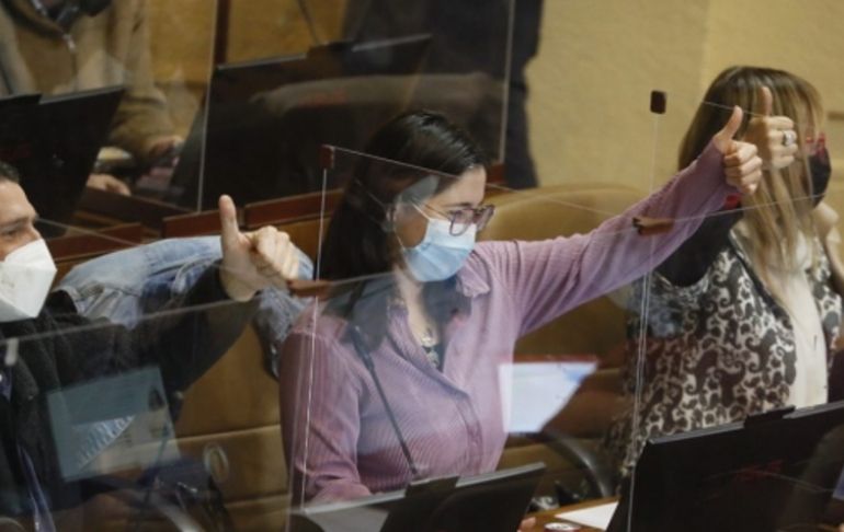 Portada: Chile: Cámara de Diputados aprobó un proyecto que llama a las mujeres "personas menstruantes"