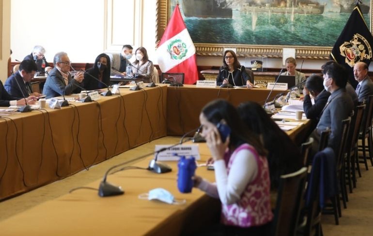 Portada: Comisión de Constitución archiva por mayoría el proyecto del Ejecutivo para asamblea constituyente