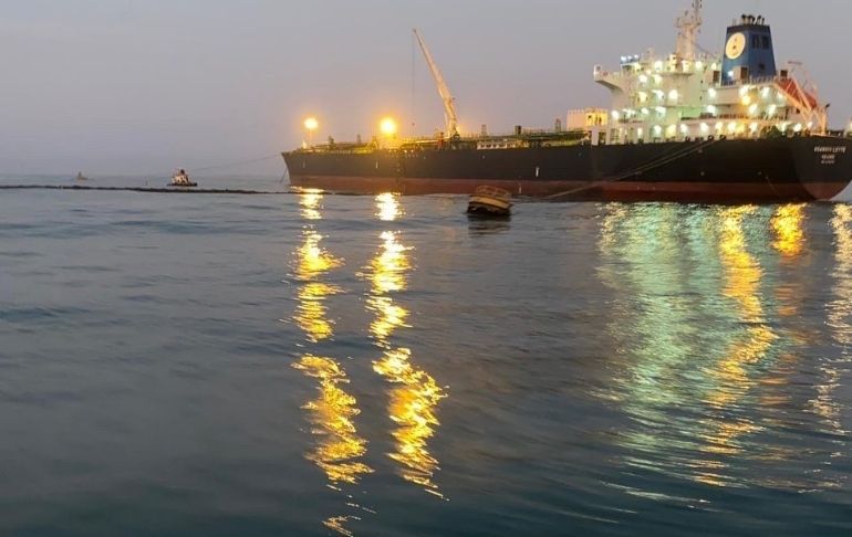 Marina de Guerra confirma derrame de petróleo en playa Conchán